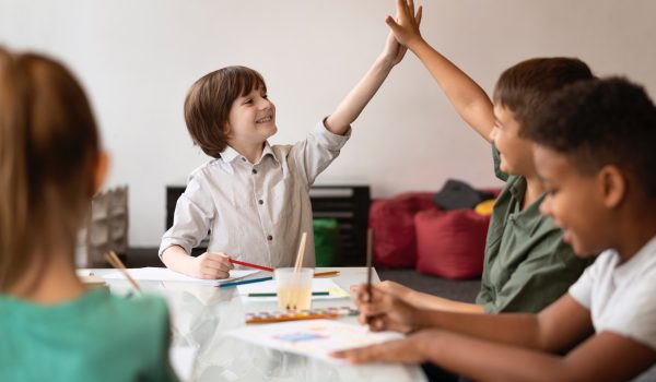 fullhd_close-up-kids-drawing-together